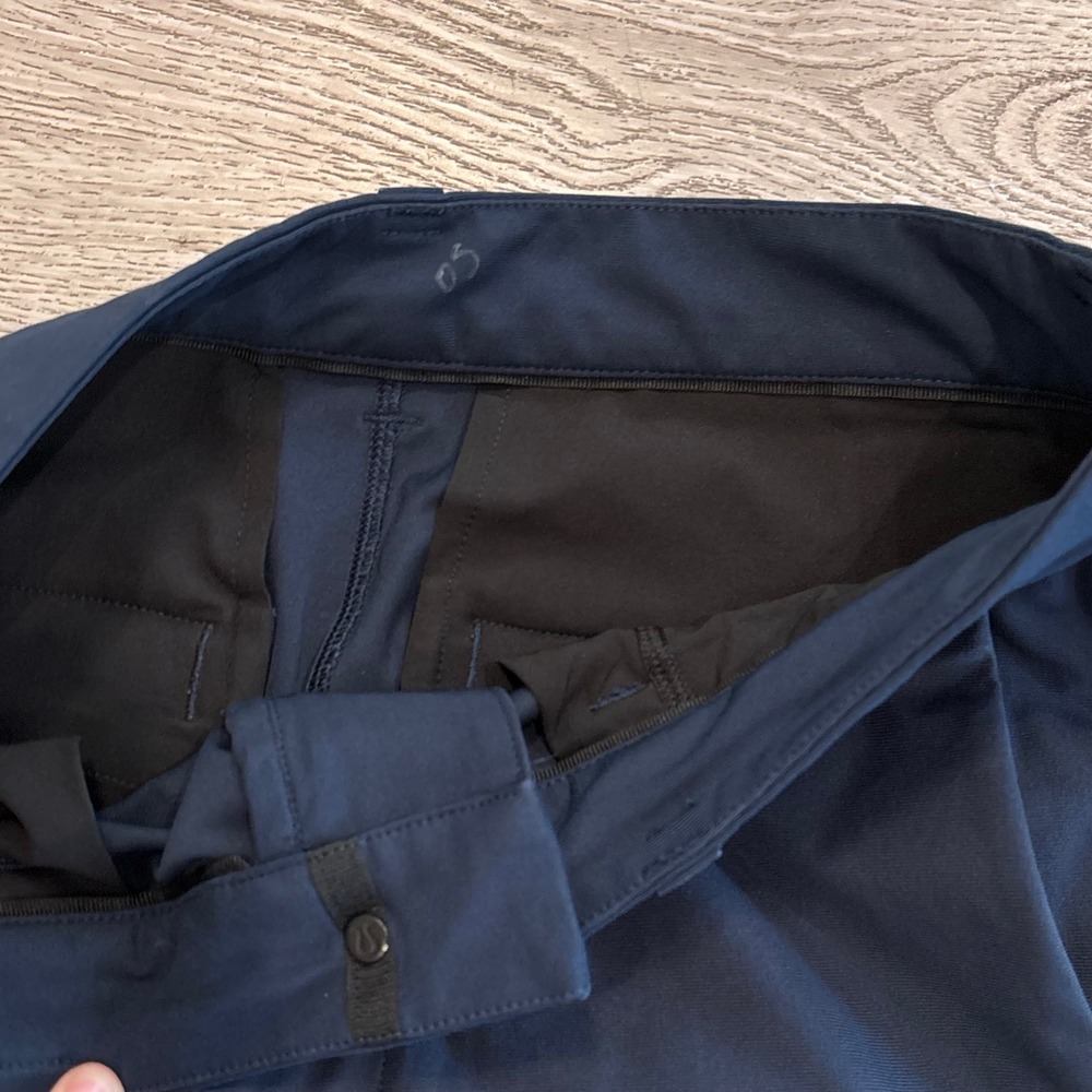 Lululemon Commission Slim Fit Pants Mens 31 Navy Blue ABC Technical Chino Golf - Picture 5 of 9